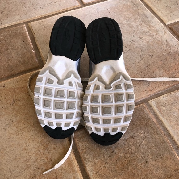 Nike Big Kid Invigor Running Shoes - Picture 4 of 6